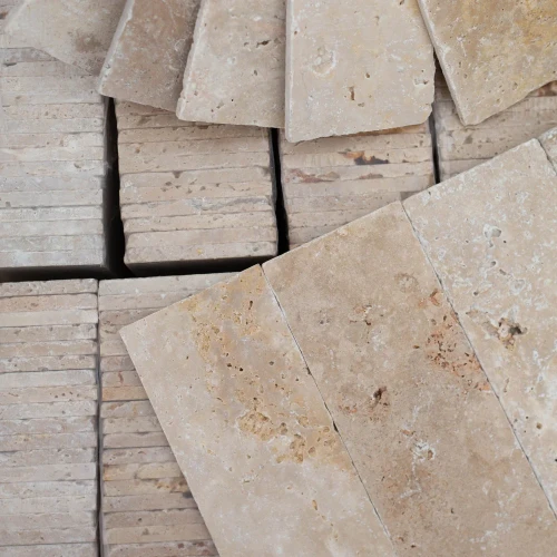 Bębnowane krawędzie i naturalne kolory trawertynu Blend Mix