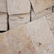 Bębnowane krawędzie i naturalne kolory trawertynu Blend Mix