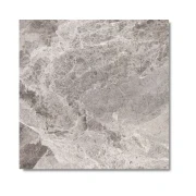 Satynowa powierzchnia i żyłkowanie marmuru Atlantic Grey.