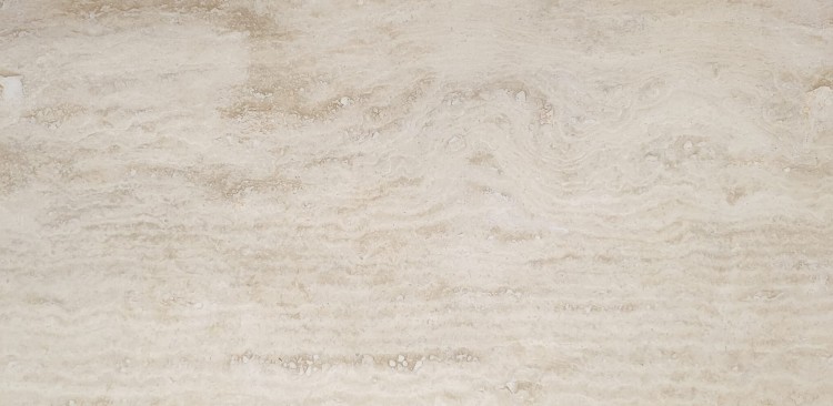 Jasne płytka trawertynowa Bianco Classic Vein Cut 61x30,5 cm szlifowana.